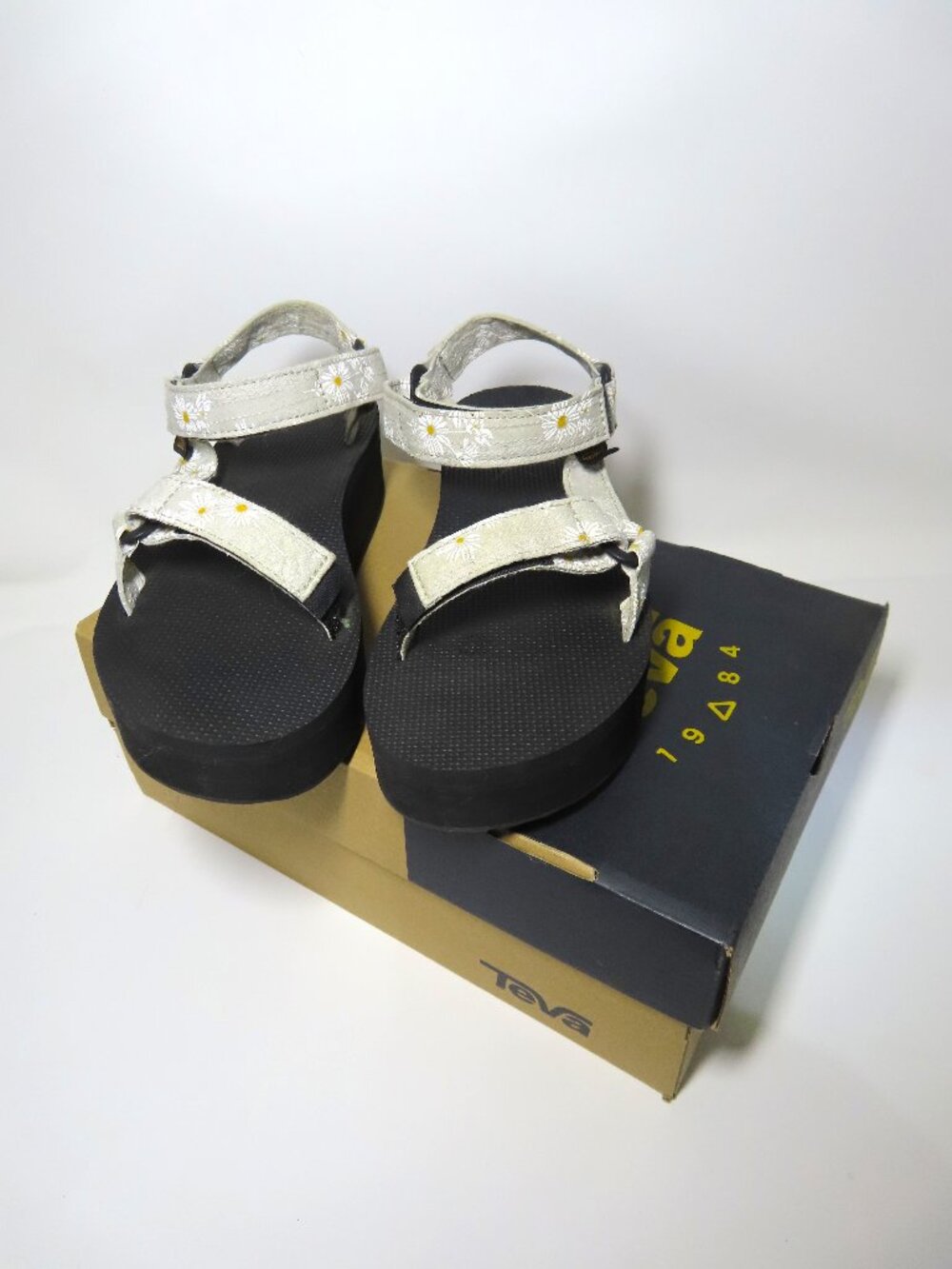 Teva Women's Flatform Midform Gloriosa Daisy Flowers Platform Sandals  Size 7